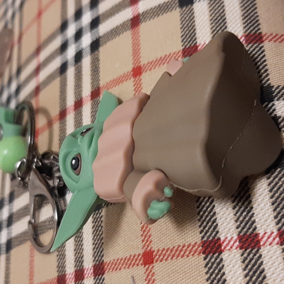 Set of 2 Keychain " Baby Yoda " with a carabiner for bags and with a bell - Picture 7 of 8